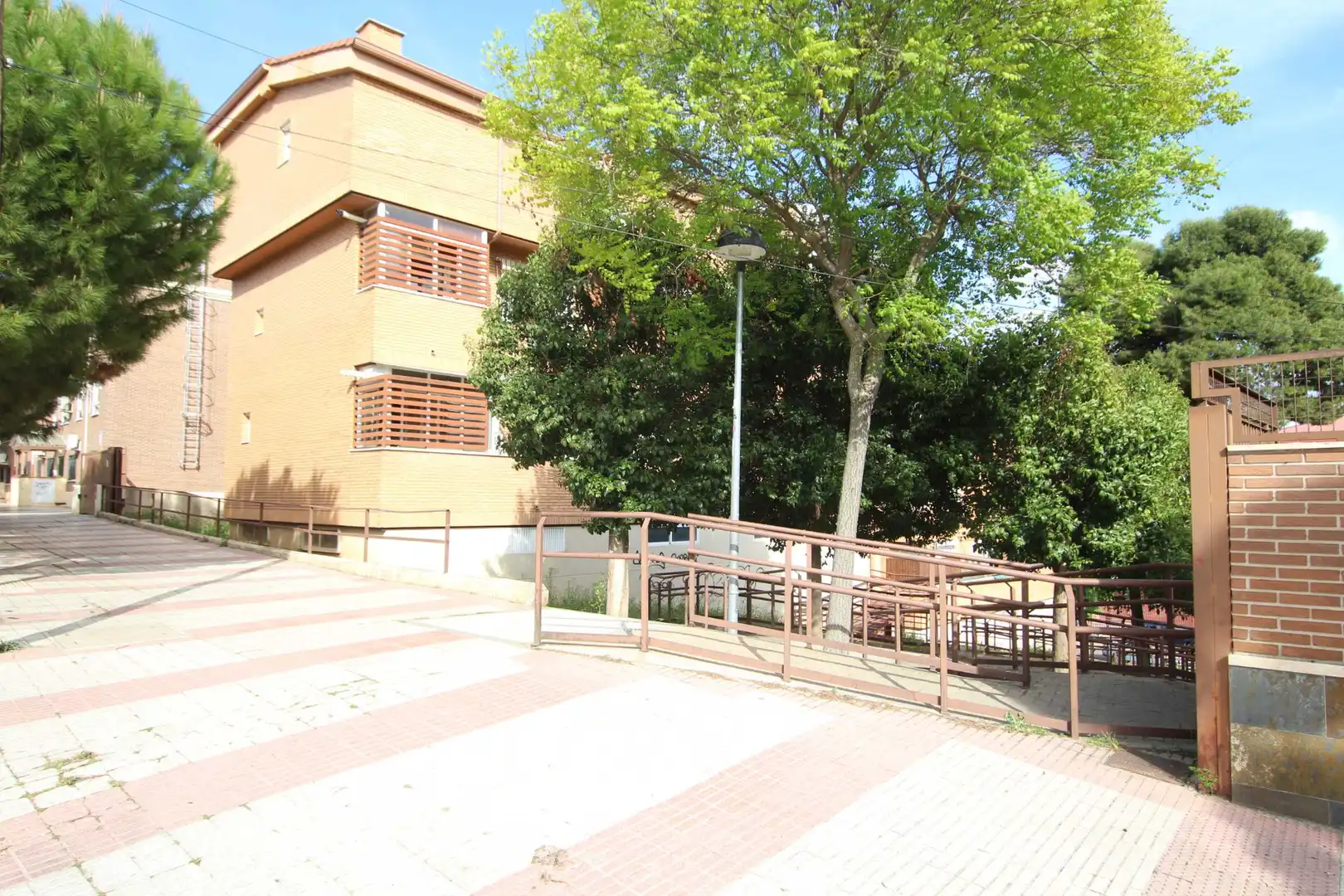 Exterior view of Apartments for sale in Azuqueca de Henares  with Air Conditioner, Terrace and Alarm
