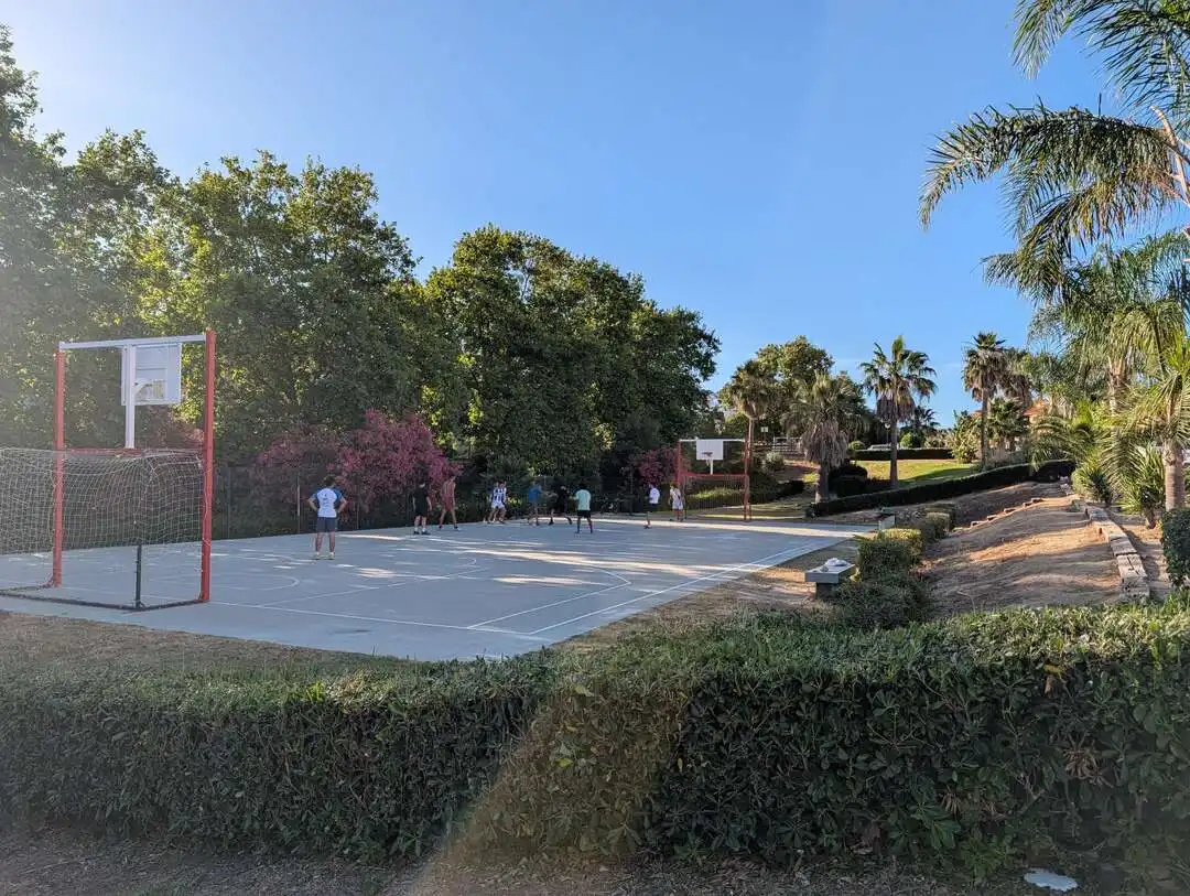 Vista exterior de Casa adosada de alquiler en La Línea de la Concepción con Aire acondicionado, Calefacción y Jardín privado