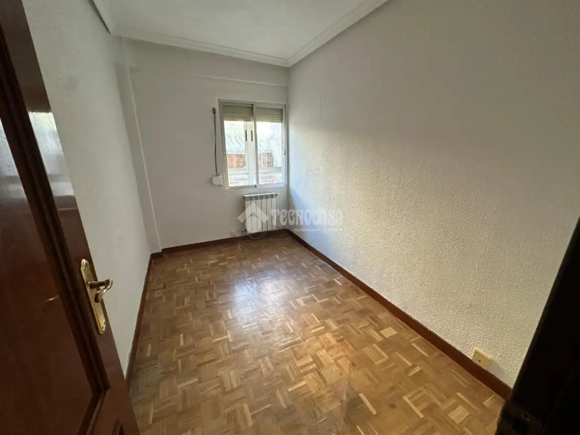 Bedroom of Flat for sale in Madrid  with Heating, Parquet flooring and Terrace