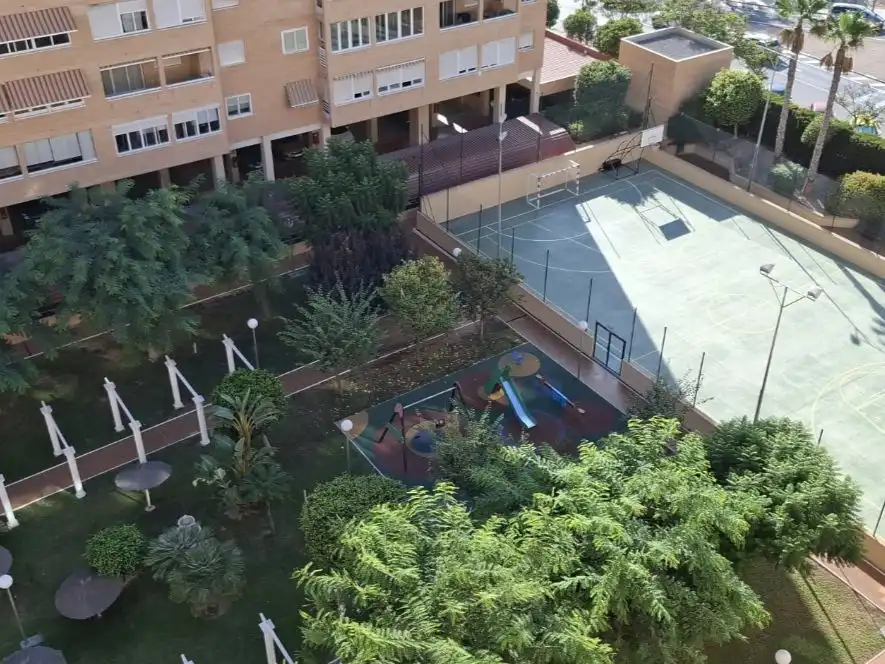 Jardín de Piso en venta en Alicante / Alacant con Aire acondicionado y Terraza