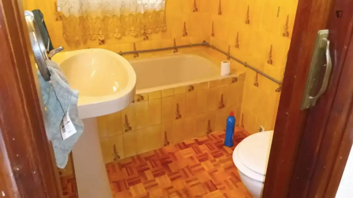 Bany de Apartament per a compartir en Castellón de la Plana / Castelló de la Plana amb Moblat, Forn i Rentadora