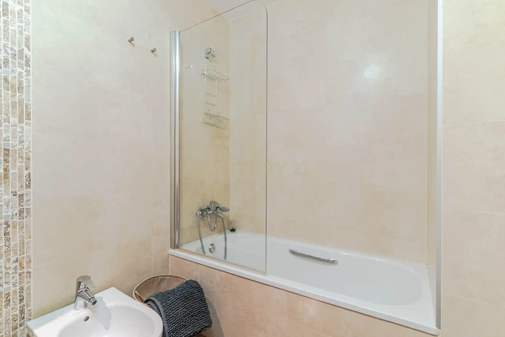 Bathroom of Flat for sale in Motril  with Air Conditioner, Private garden and Swimming Pool