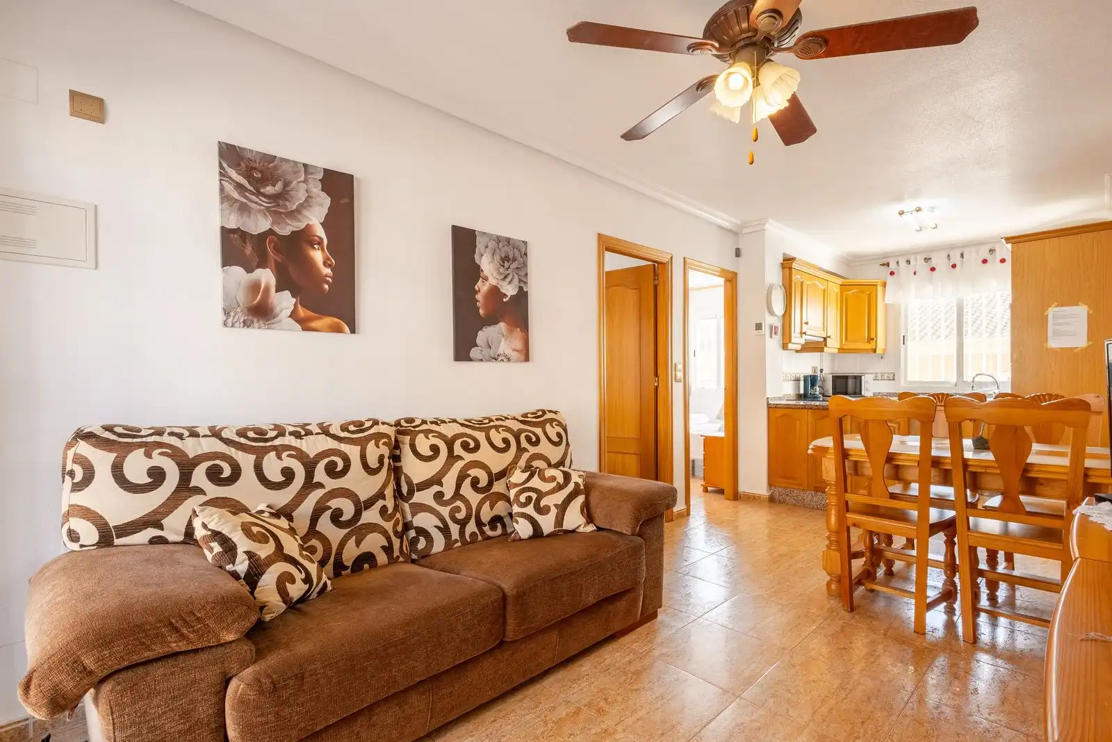 Wohnzimmer von Dachboden zum Verkauf in Torrevieja mit Terrasse und Balkon