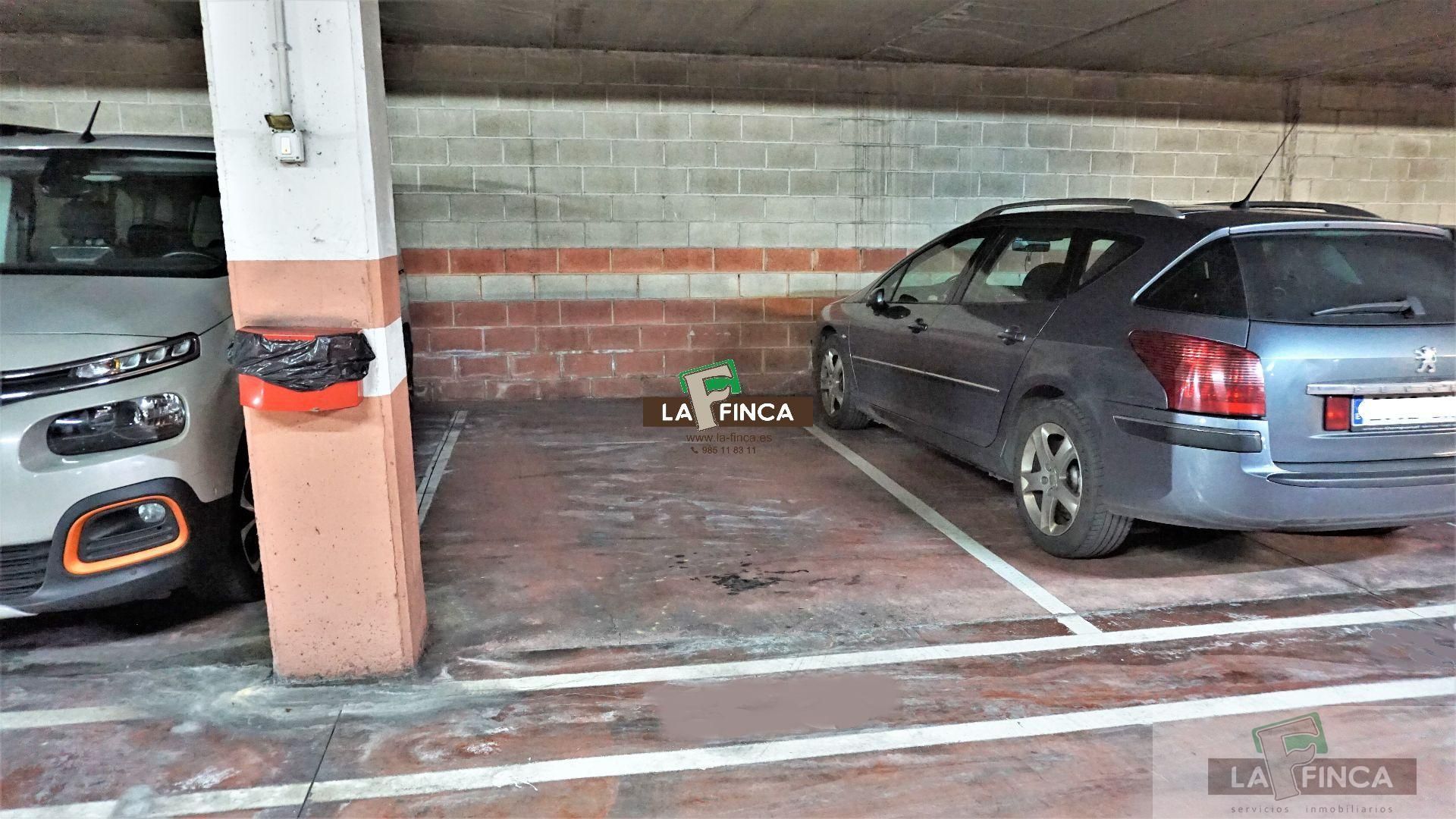 Garage for sale in Milán - Pumarín
