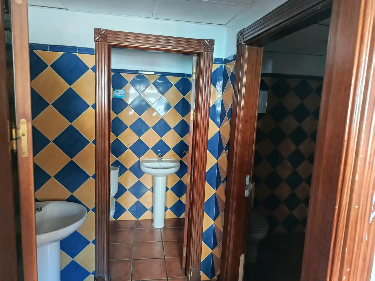 Bathroom of Commercial properties for rent in Granada