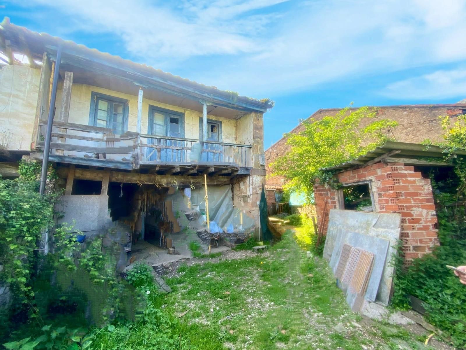 Exterior view of House or chalet for sale in San Felices de Buelna  with Private garden, Terrace and Storage room