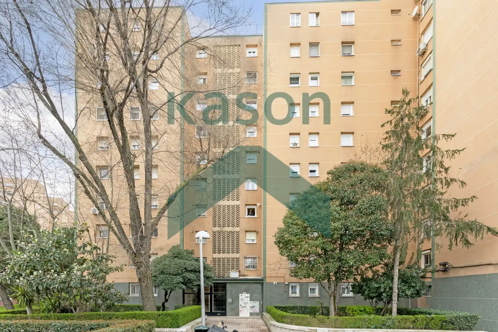 Vista exterior de Pis en venda en Madrid amb Calefacció