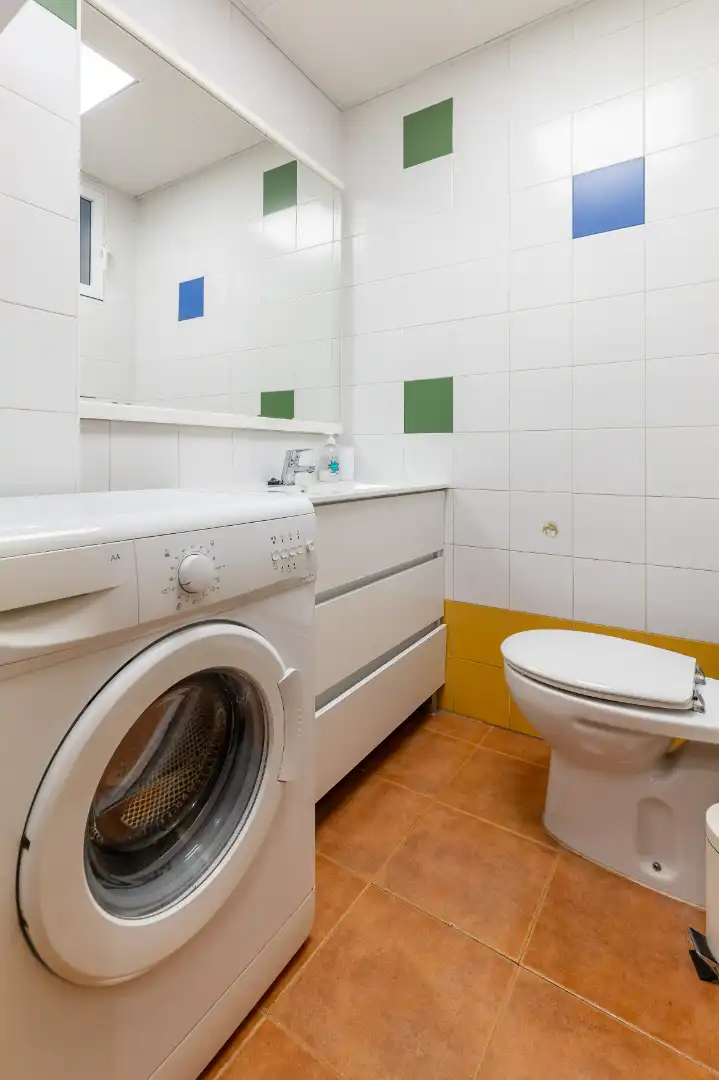 Badezimmer von Wohnungen zur Miete in Valencia mit Klimaanlage, Heizung und Möbliert