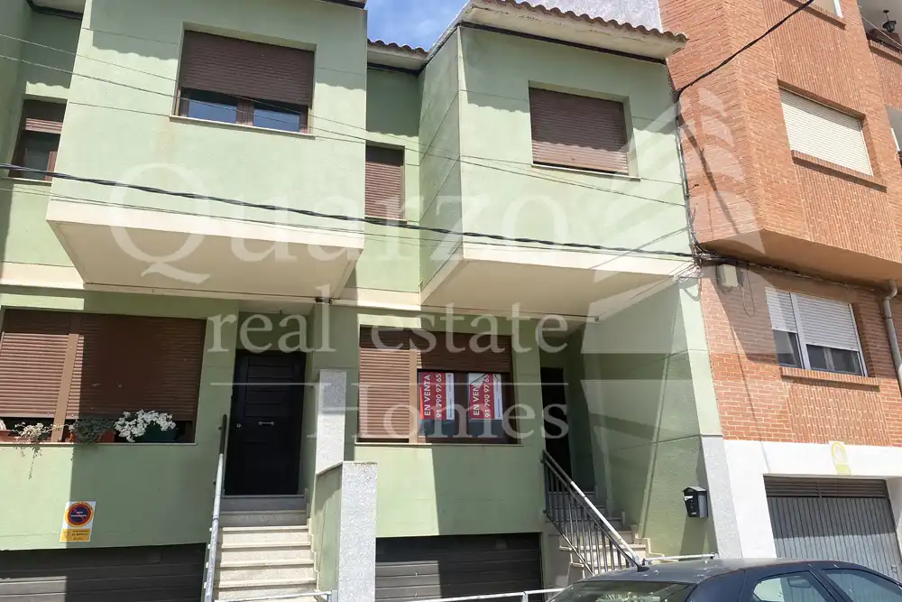 Vista exterior de Casa adosada en venda en El Bonillo amb Calefacció