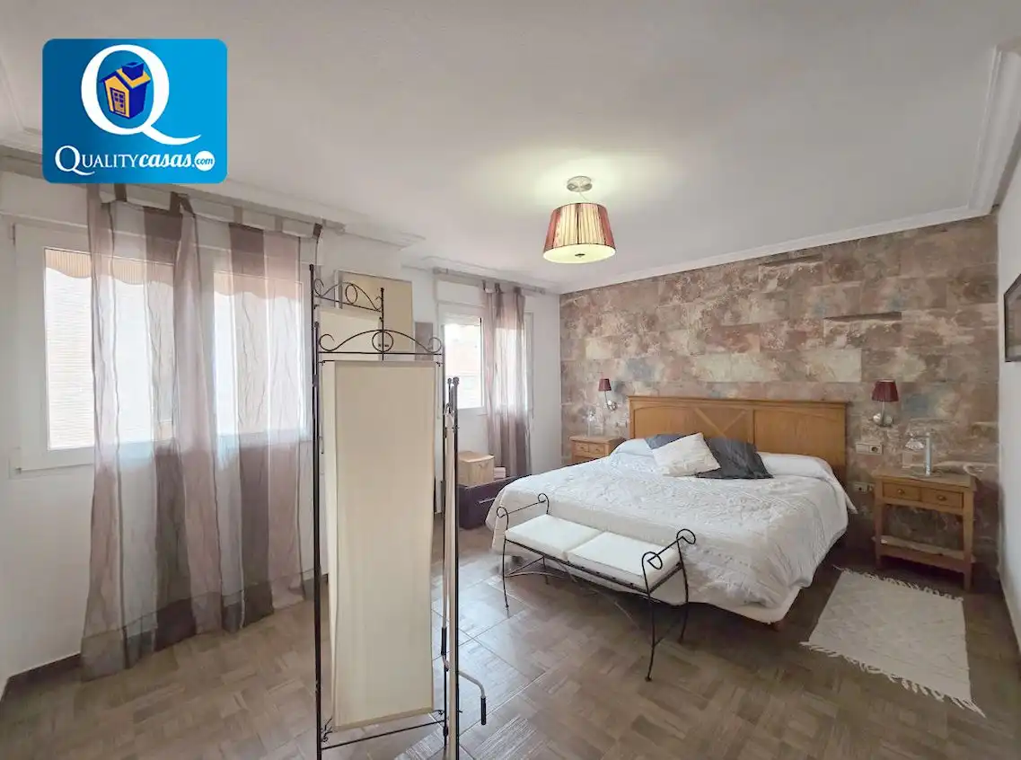 Dormitori de Casa o xalet en venda en Alicante / Alacant amb Aire condicionat, Terrassa i Piscina comunitària