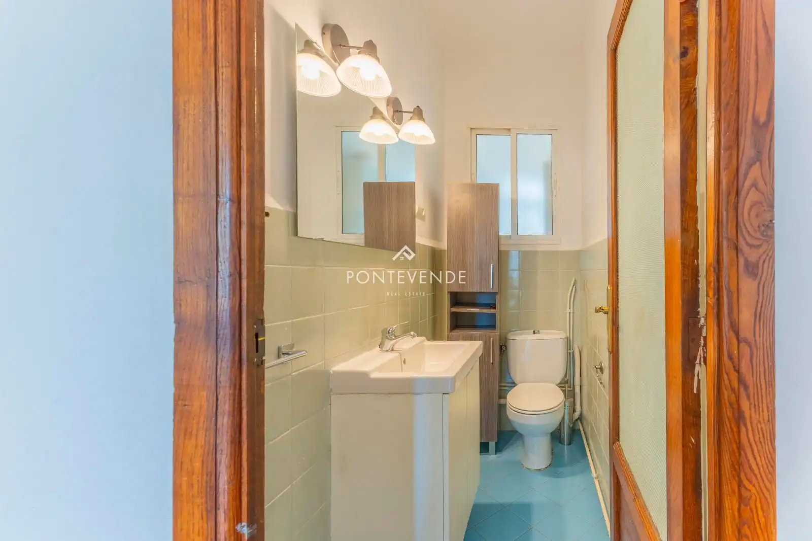 Bathroom of Flat for sale in Pontevedra Capital   with Heating, Terrace and Storage room