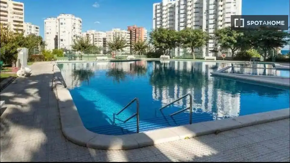Piscina de Apartament per a compartir en Alicante / Alacant amb Aire condicionat, Calefacció i Terrassa