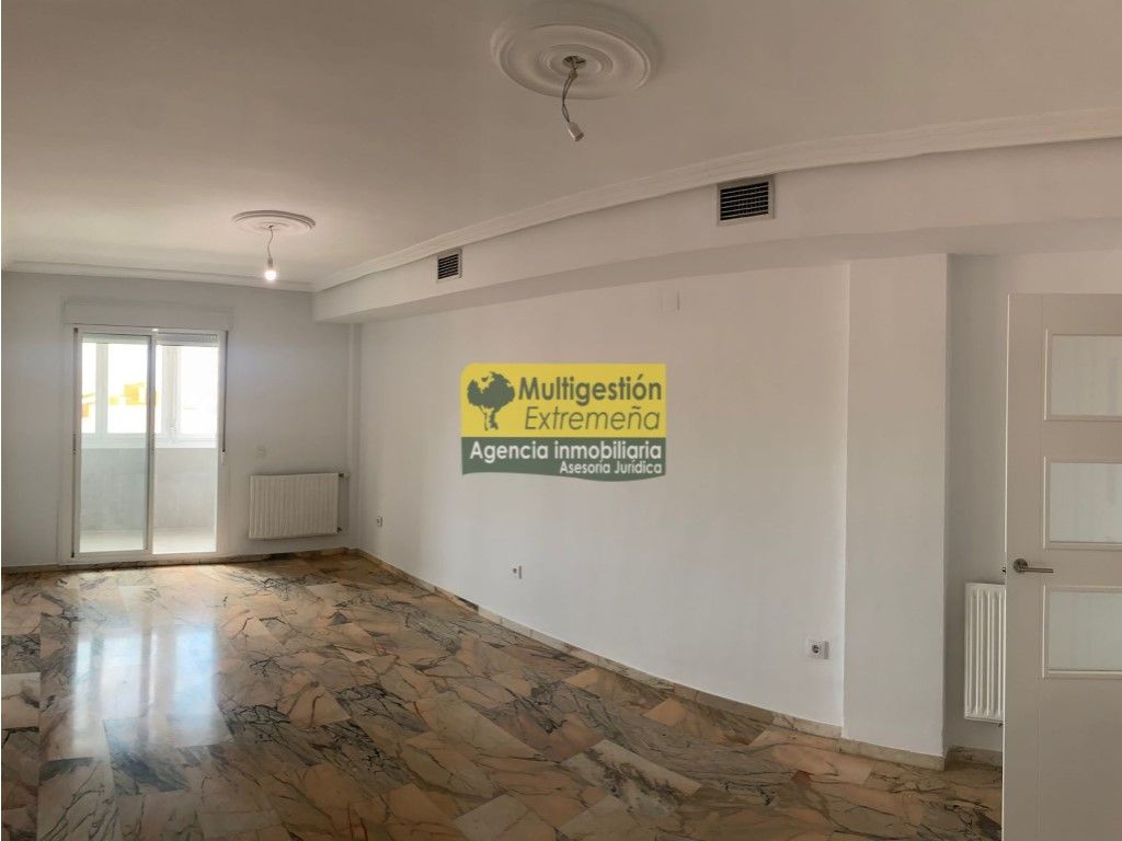Flat for sale in Cáceres Capital  with Microwave