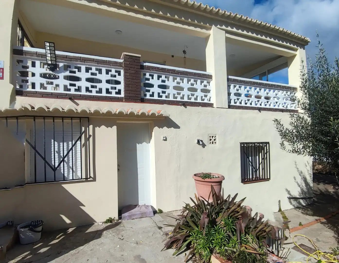 Außenansicht von Country house zum Verkauf in Montserrat mit Heizung, Terrasse und Schwimmbad