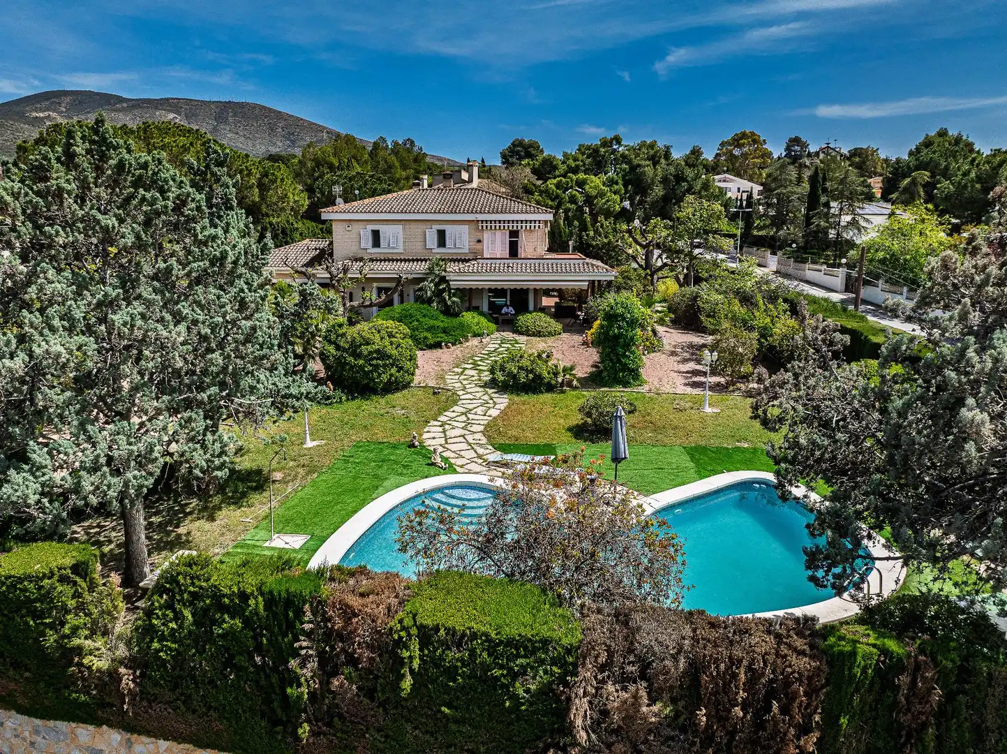 Jardí de Casa o xalet en venda en Petrer amb Aire condicionat, Piscina i Alarma