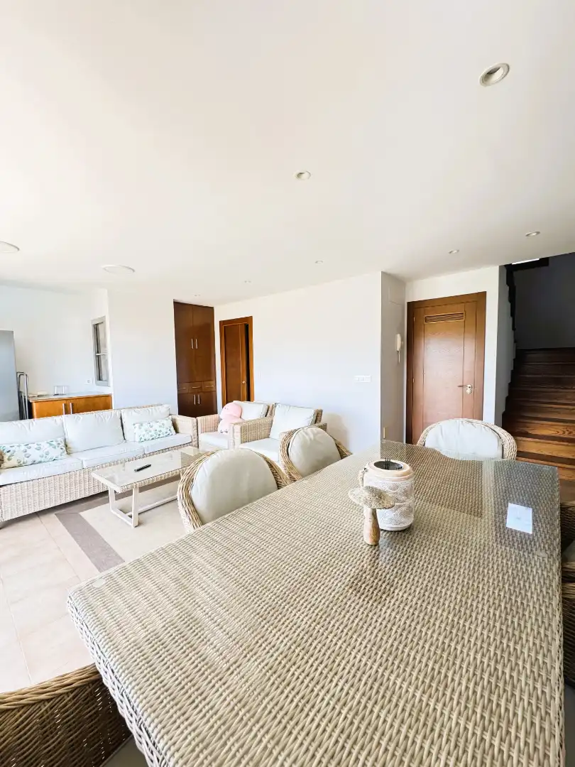 Sala d'estar de Casa o xalet en venda en Avilés amb Calefacció, Jardí privat i Parquet