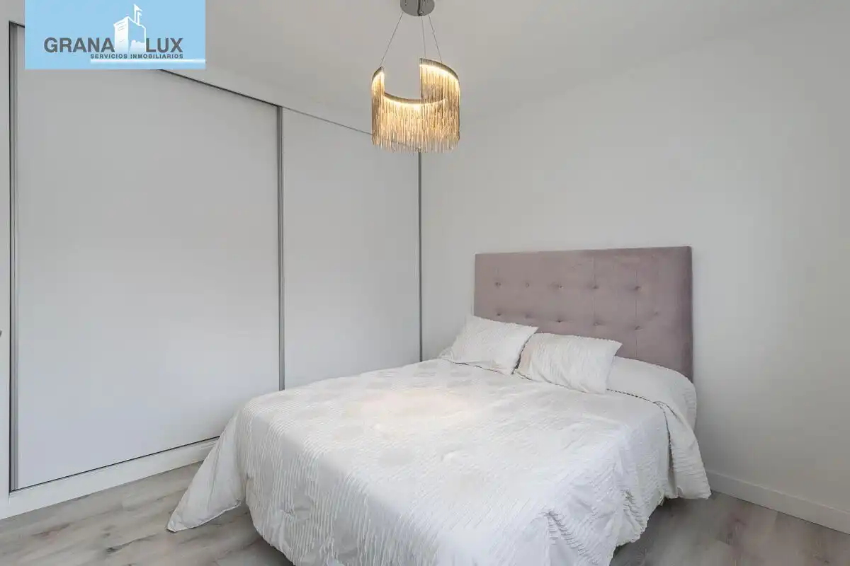 Dormitori de Casa adosada en venda en Albolote amb Jardí privat, Piscina i Alarma