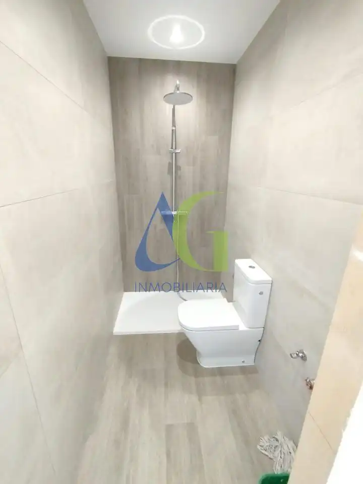 Bathroom of Houses for sale in San Andrés del Rabanedo  with Heating, Private garden and Parquet flooring