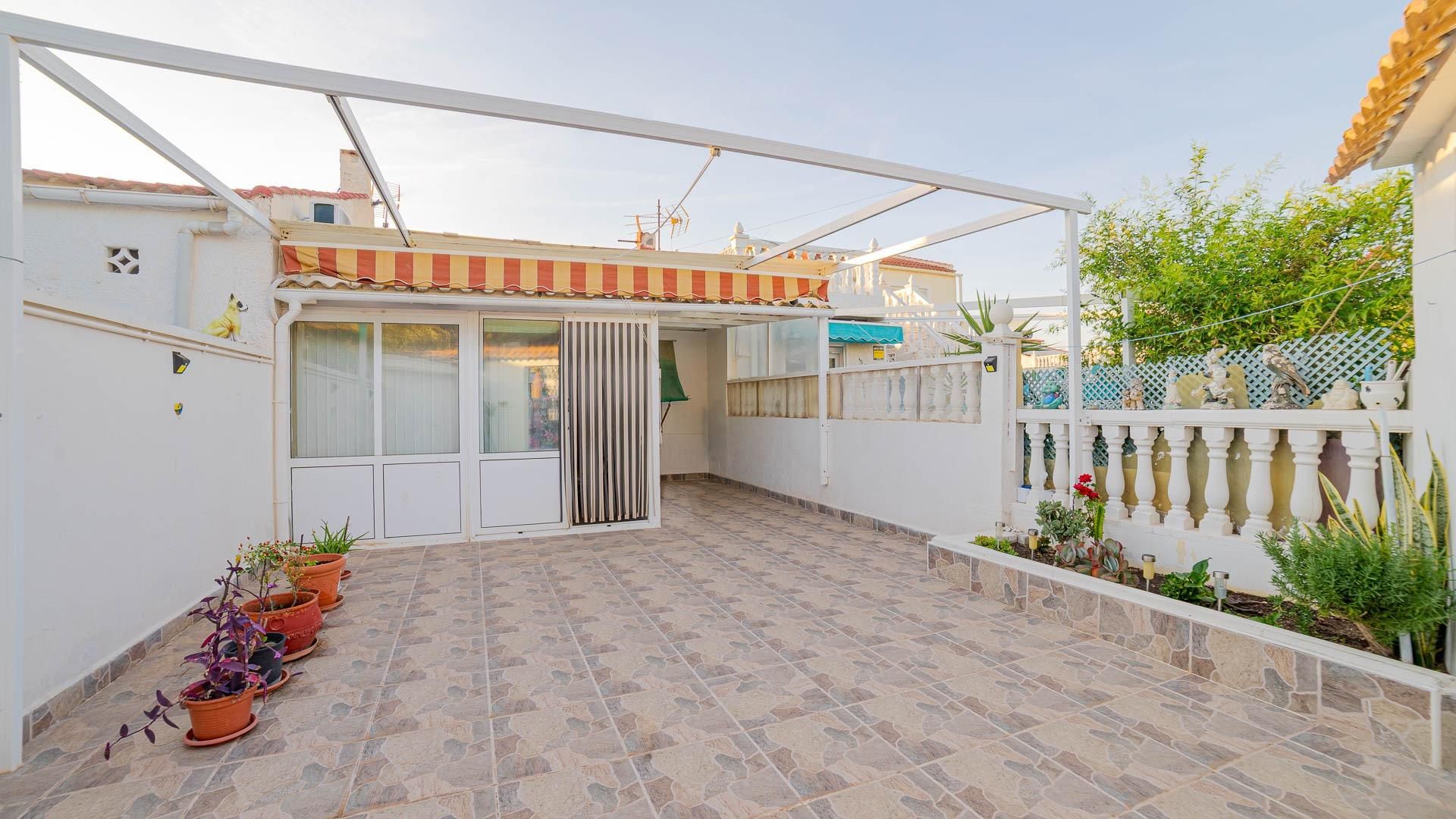 Terrassa de Casa o xalet en venda en Torrevieja amb Jardí privat, Terrassa i Traster