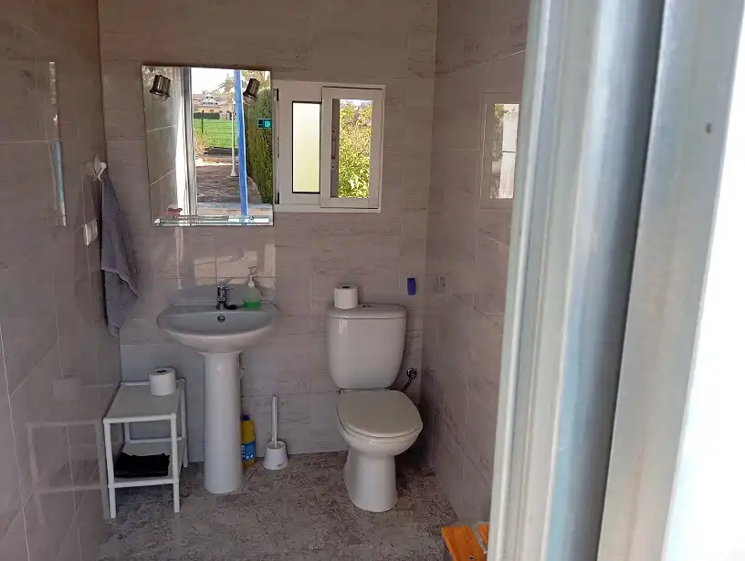 Bany de Casa o xalet en venda en Elche / Elx amb Aire condicionat, Jardí privat i Terrassa