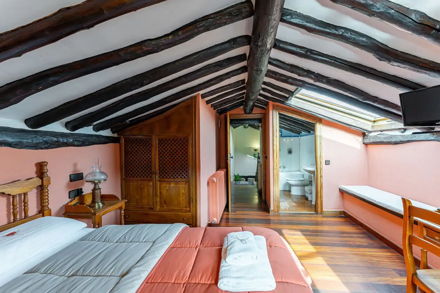 Habitación de Finca rústica en venta en Candelario con Calefacción, Jardín privado y Terraza