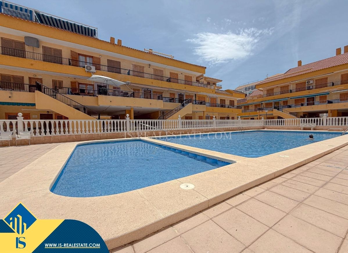 Vista exterior de Casa o xalet en venda en Torrevieja amb Aire condicionat, Calefacció i Terrassa