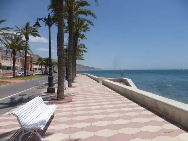 Vista exterior de Casa o xalet en venda en Roquetas de Mar amb Aire condicionat, Calefacció i Jardí privat