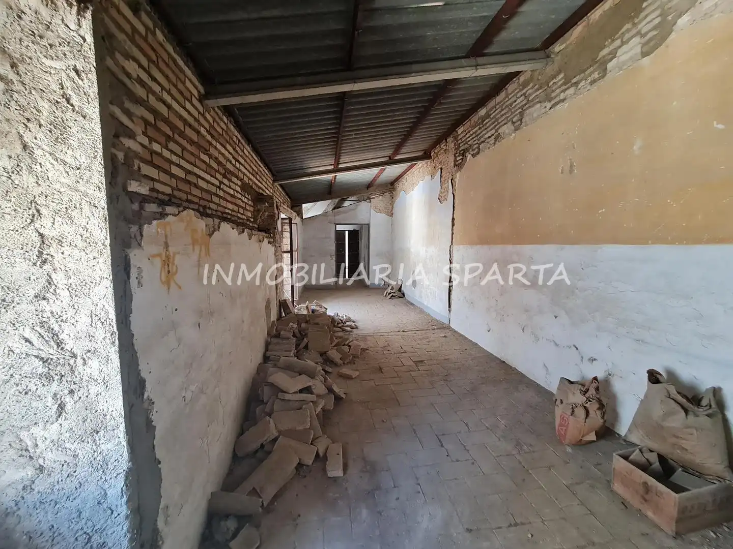 Casa adosada en venda en Sanlúcar la Mayor amb Jardí privat i Balcó
