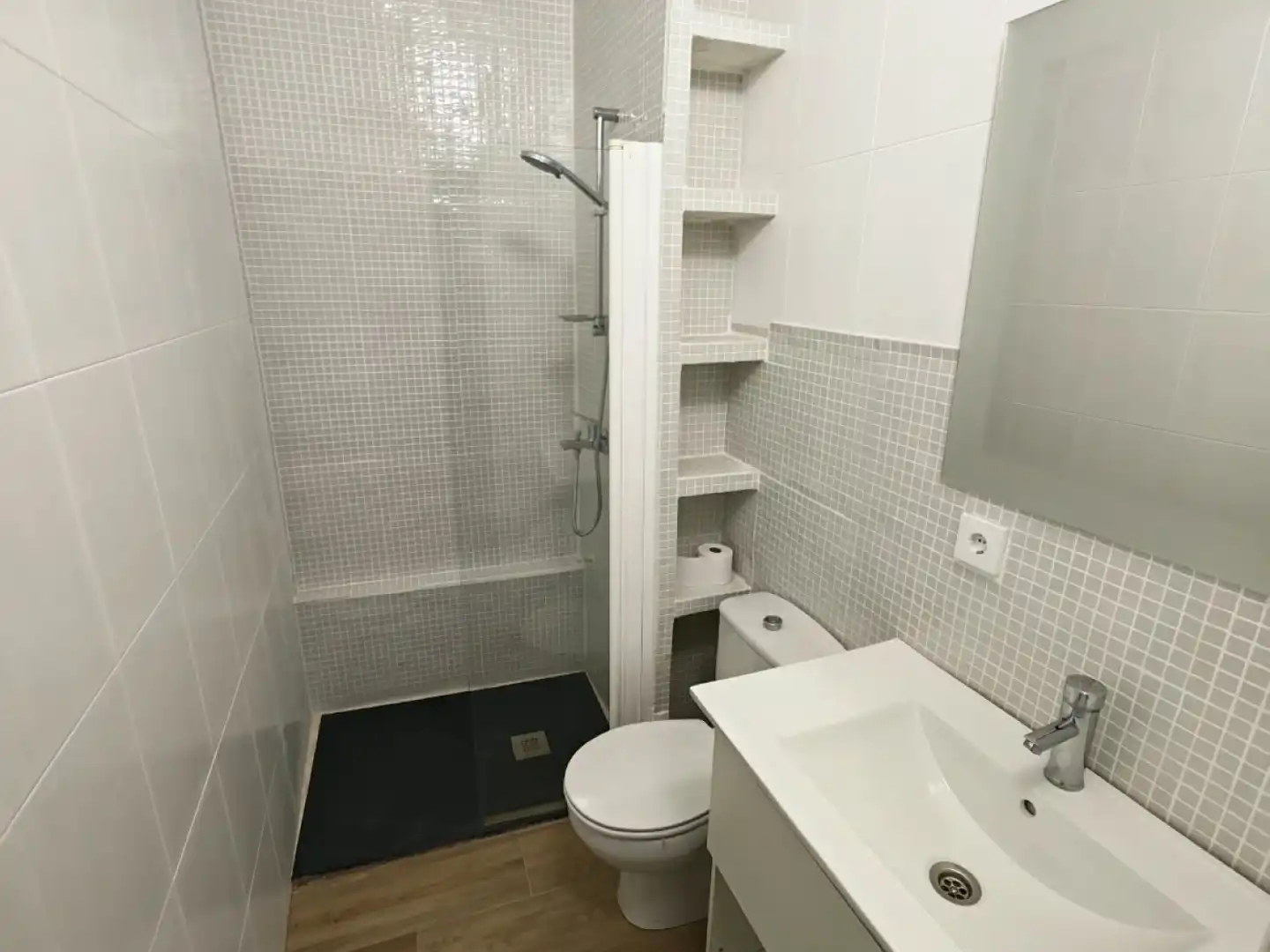 Bany de Apartament de lloguer en Murcia amb Aire condicionat, Moblat i Rentadora