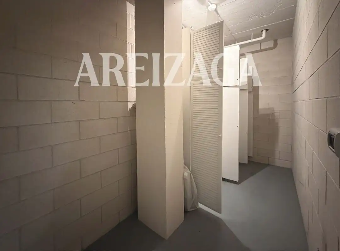 Apartament en venda en Donostia - San Sebastián  amb Calefacció, Terrassa i Traster