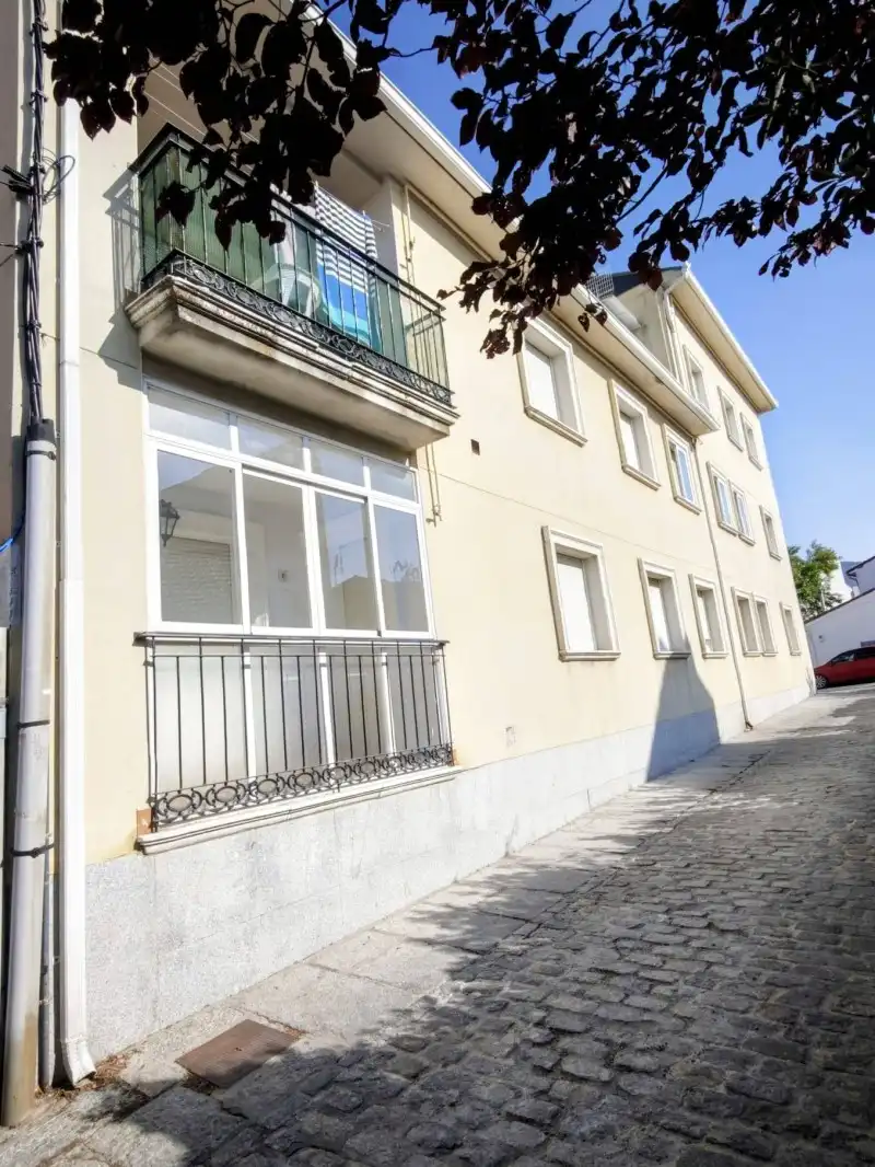 Vista exterior de Piso en venta en El Espinar con Calefacción, Jardín privado y Terraza