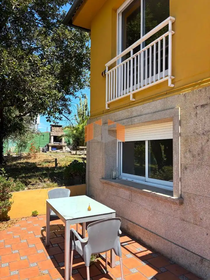 Vista exterior de Casa o chalet en venta en Vigo  con Calefacción, Jardín privado y Parquet