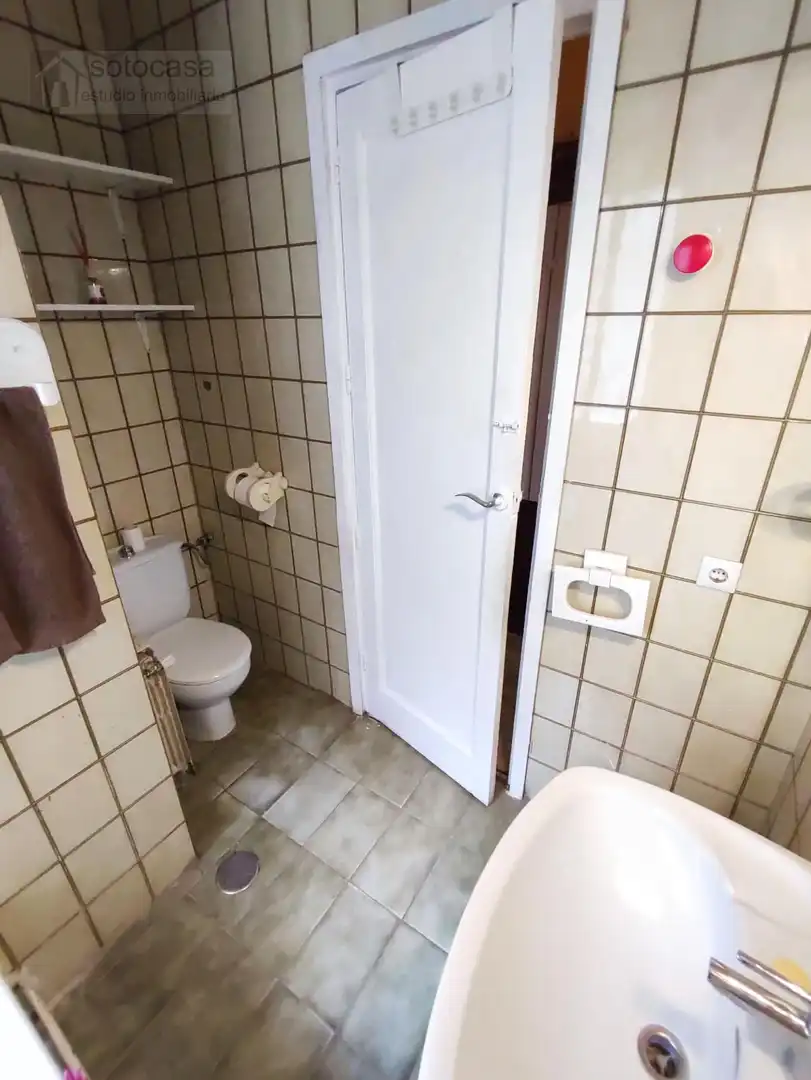 Bathroom of Flat for sale in Valladolid  with Heating
