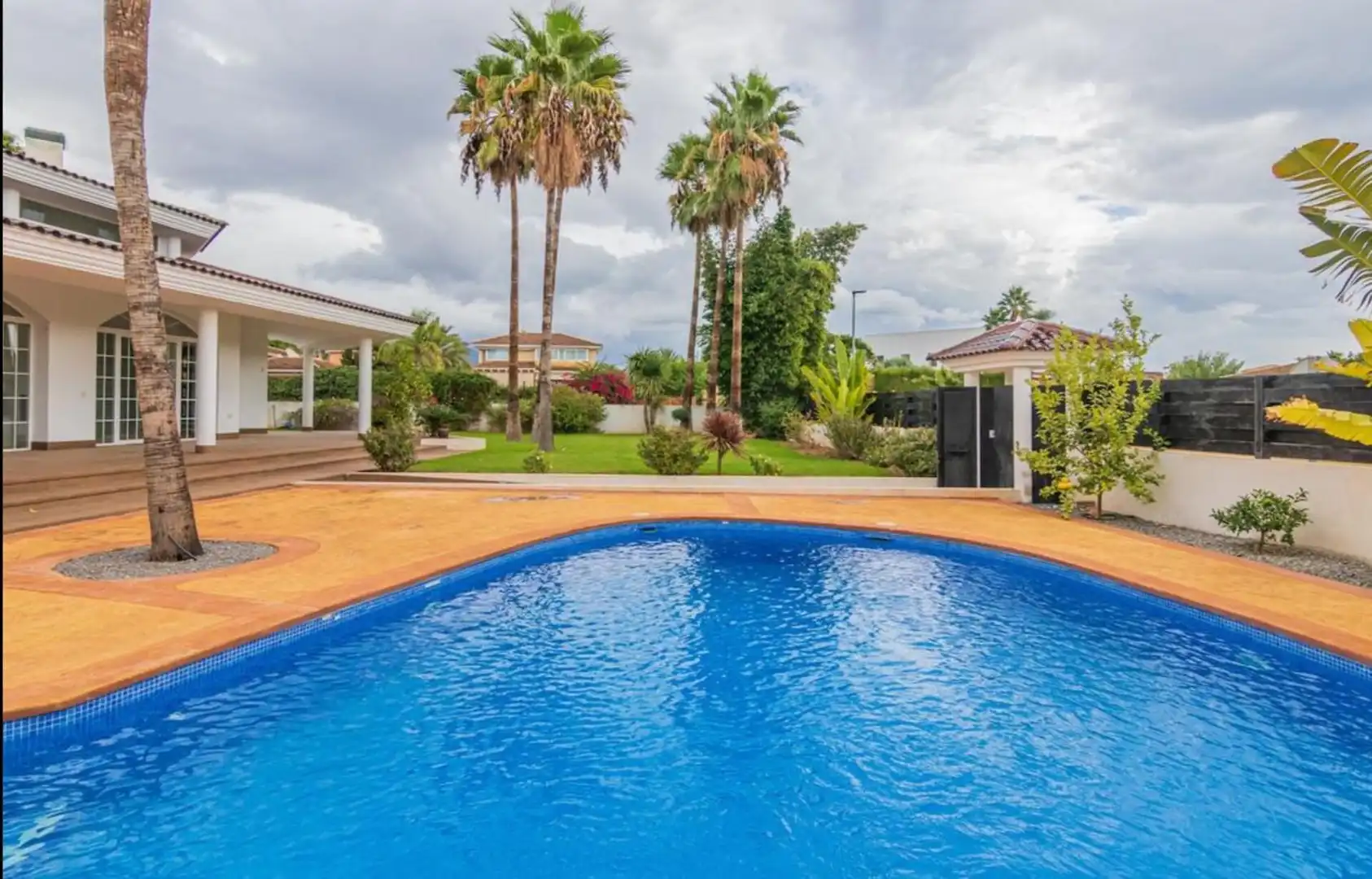 Piscina de Apartamento en venta en Pueblo - Urbanizaciones