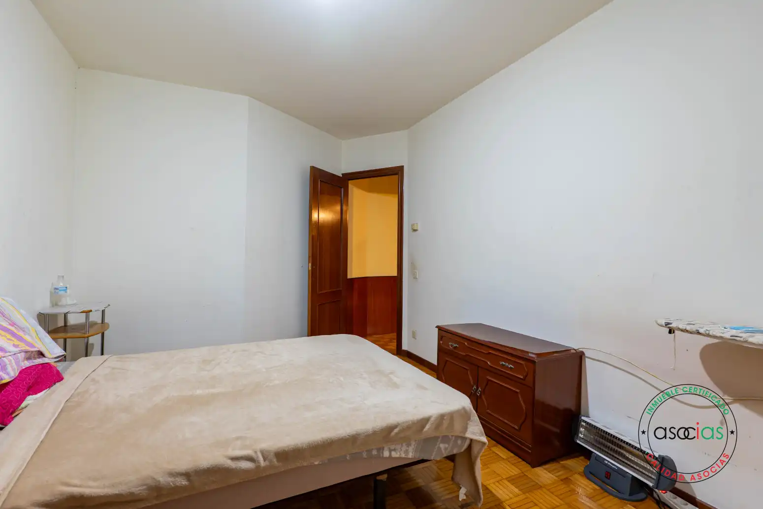 Habitación de Piso en venta en Gijón  con Calefacción, Parquet y Trastero