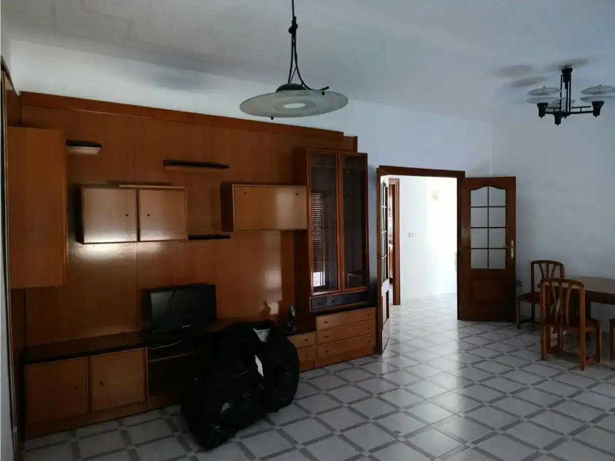 Sala d'estar de Pis en venda en Pinos Puente amb Jardí privat, Traster i Balcó