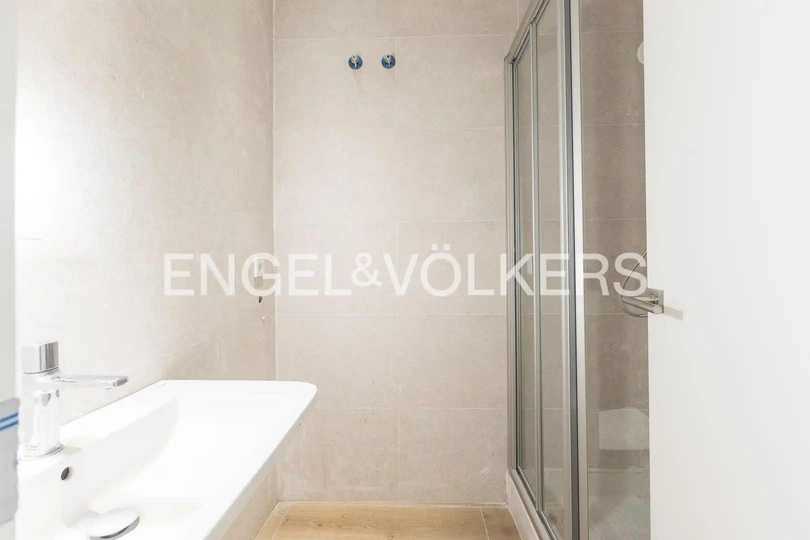 Baño de Piso de alquiler en Barcelona con Aire acondicionado, Calefacción y Parquet