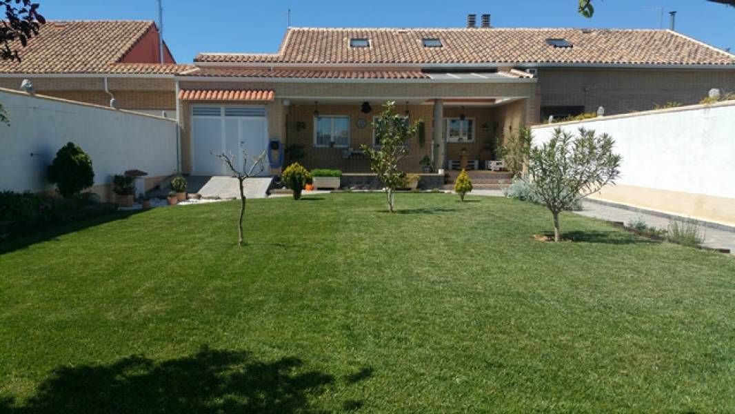 Garden of House or chalet for sale in Lucena de Jalón  with Air Conditioner, Heating and Private garden