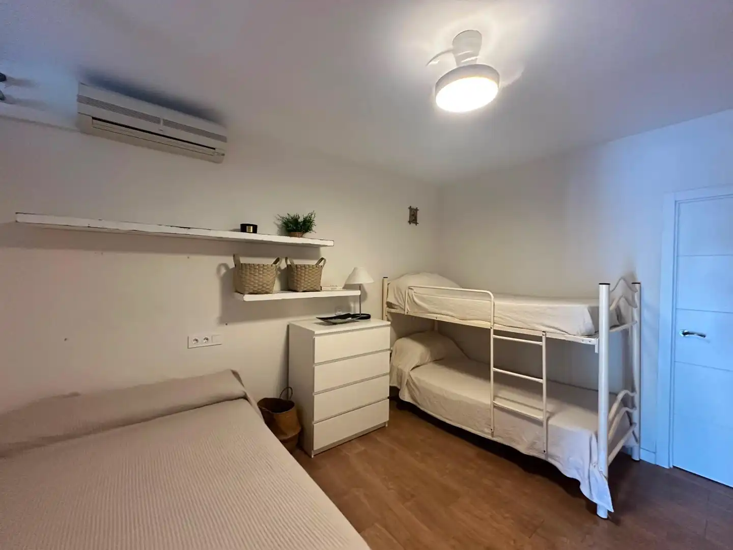 Habitación de Estudio de alquiler en Torremolinos con Aire acondicionado, Jardín privado y Terraza