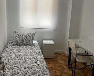 Bedroom of House or chalet to share in  Madrid Capital  with Air Conditioner, Heating and Furnished