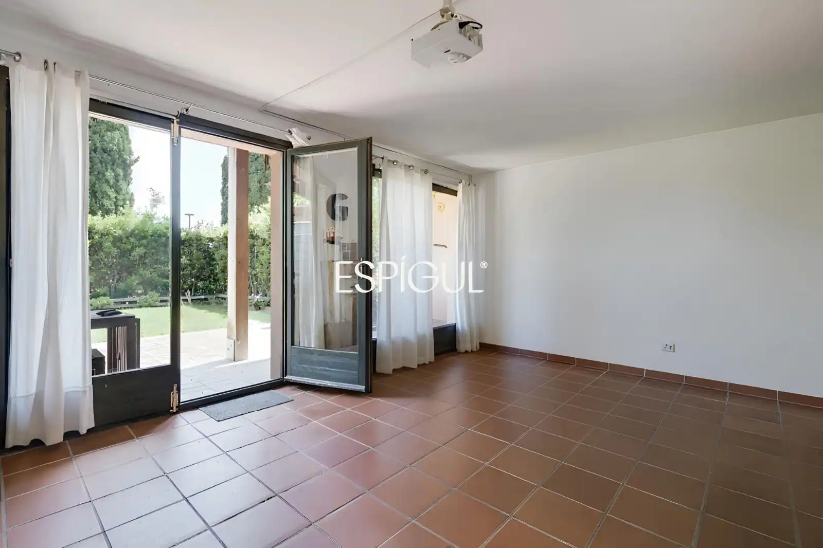 Sala de estar de Casa adosada en venta en Albons con Aire acondicionado, Calefacción y Jardín privado