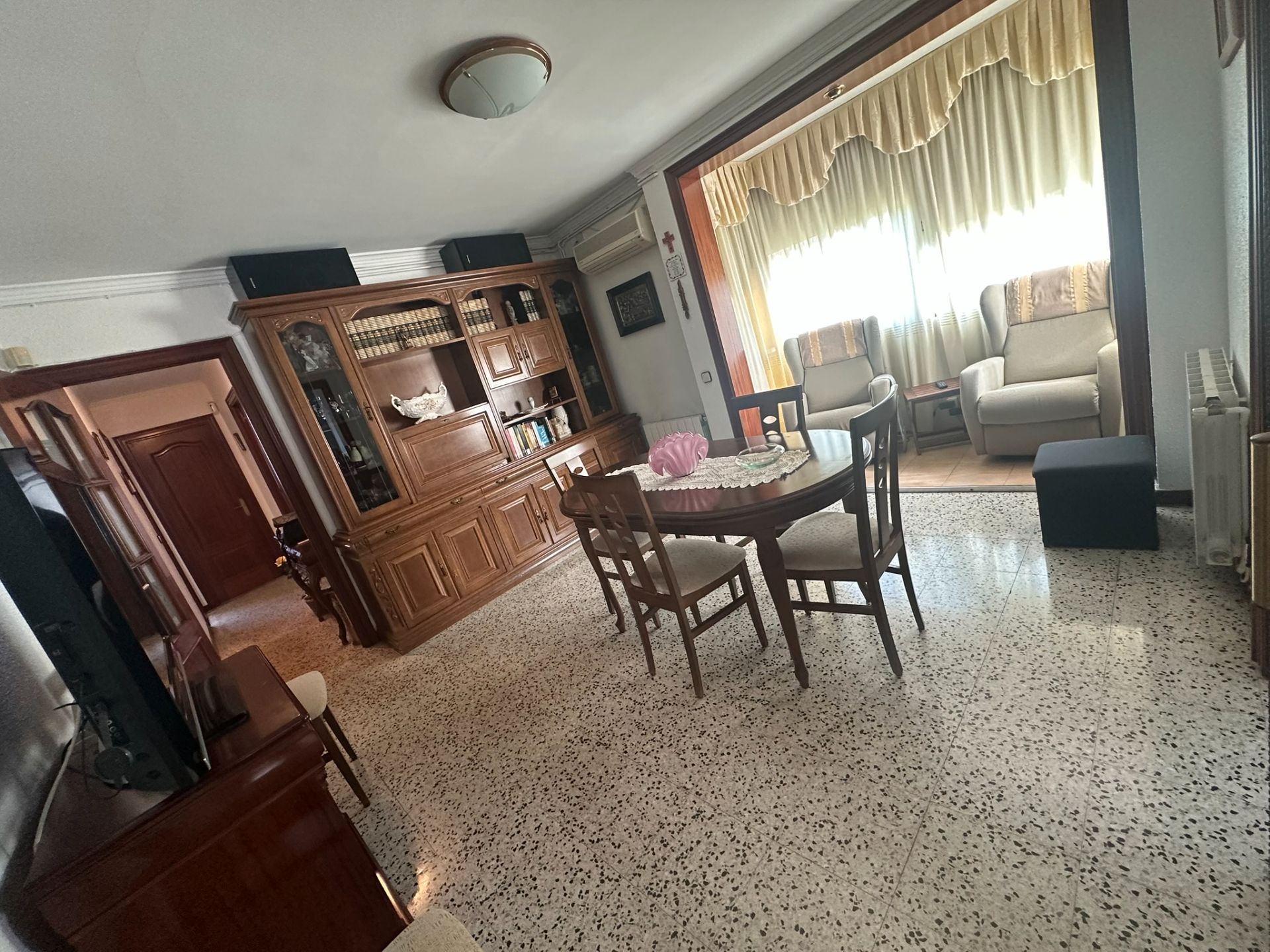 Menjador de Pis en venda en Santa Coloma de Gramenet amb Calefacció i Balcó