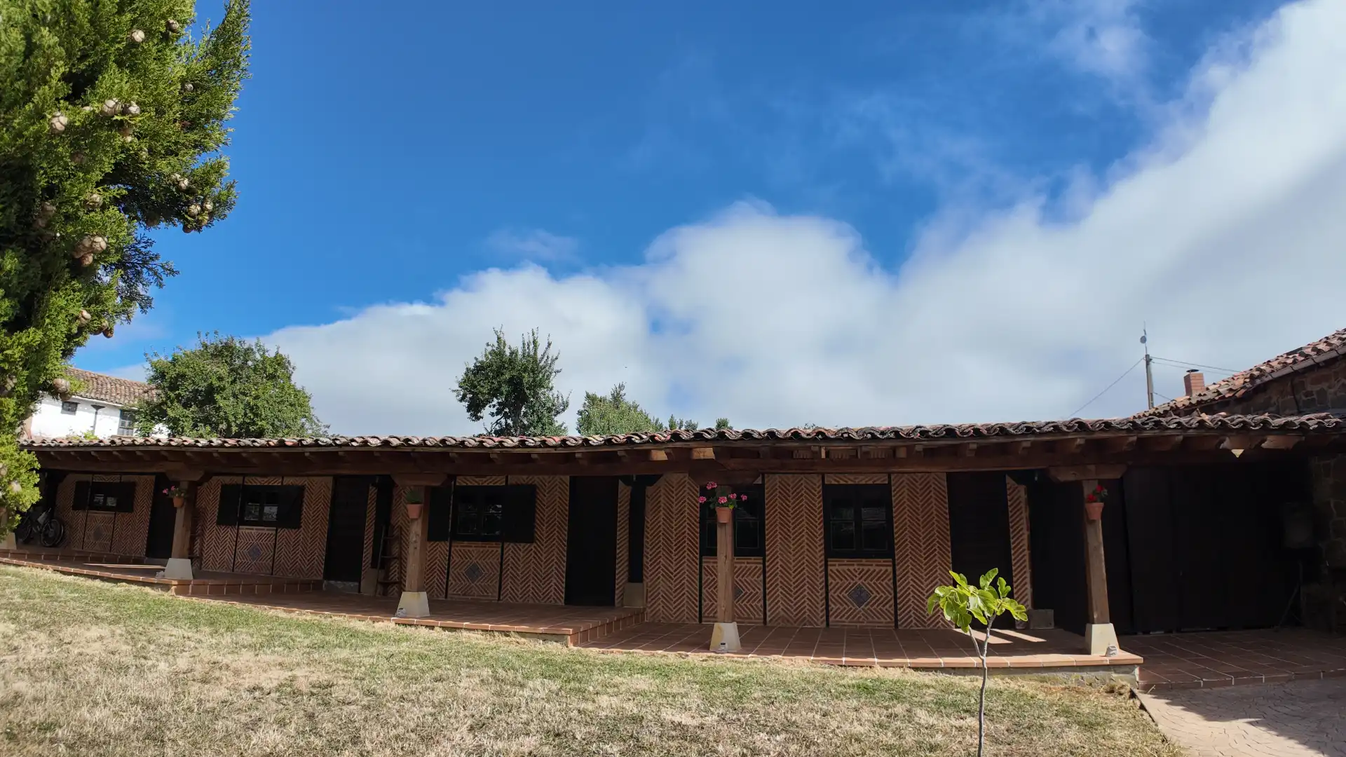 Vista exterior de Edificio en venta en Valderredible