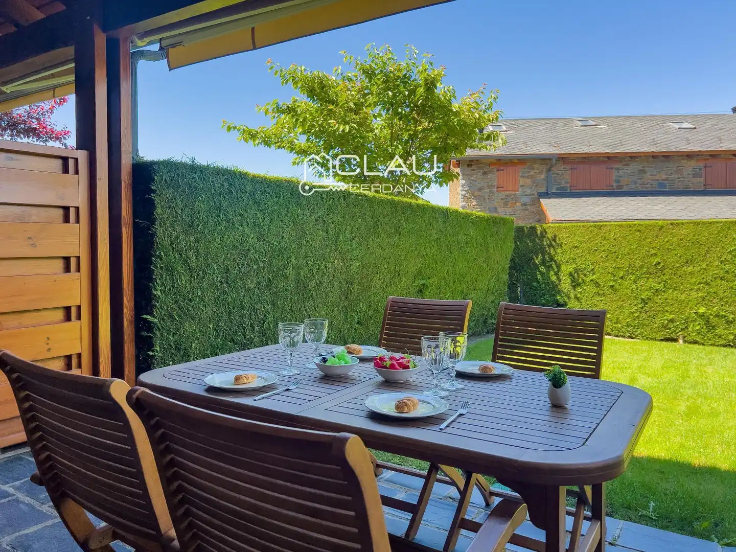 Terrasse von Einfamilien-Reihenhaus zur Miete in Palau - de - Cerdagne mit Heizung, Privatgarten und Parkett