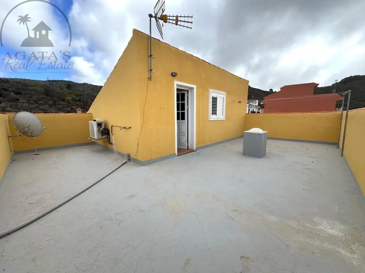Vista exterior de Finca rústica en venda en Santiago del Teide amb Jardí privat i Terrassa
