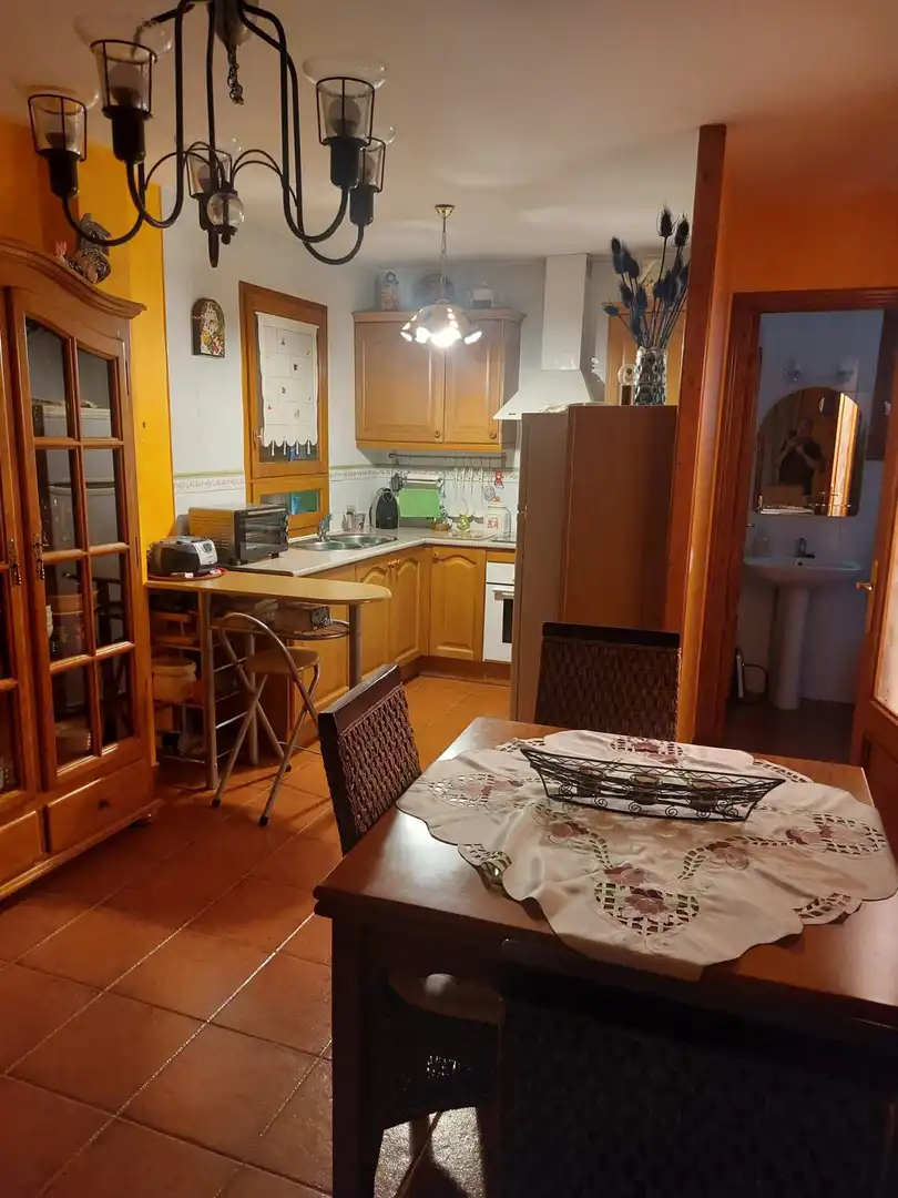 Cuina de Casa adosada en venda en Puigcerdà amb Calefacció