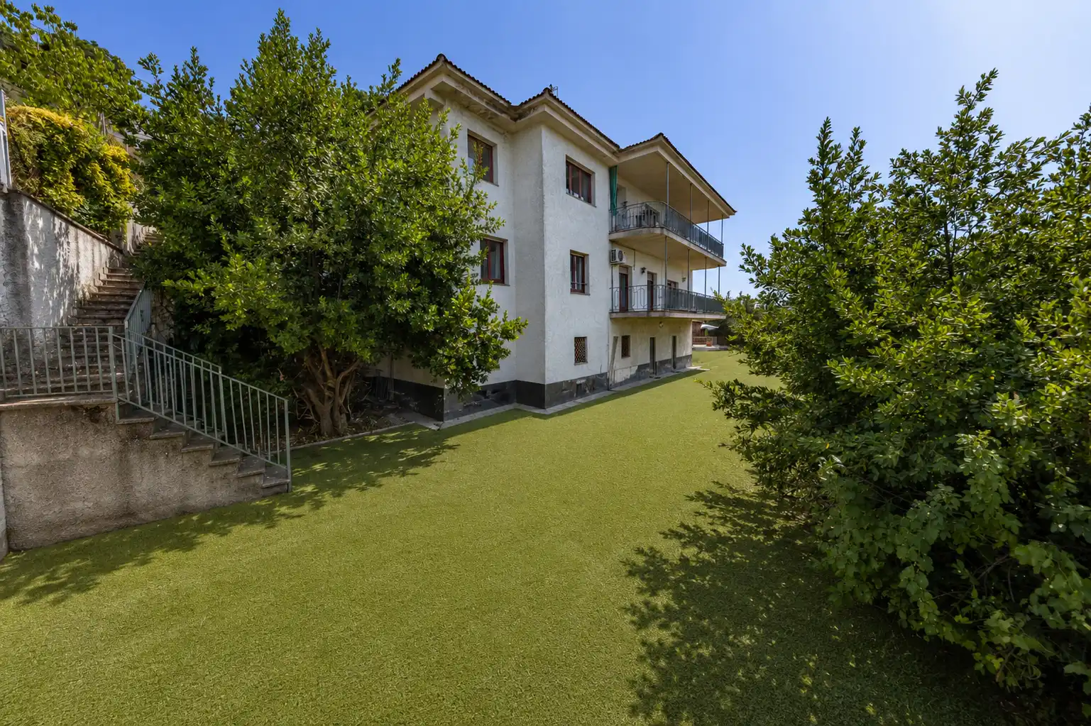Vista exterior de Casa o chalet en venta en Llinars del Vallès con Aire acondicionado, Calefacción y Jardín privado