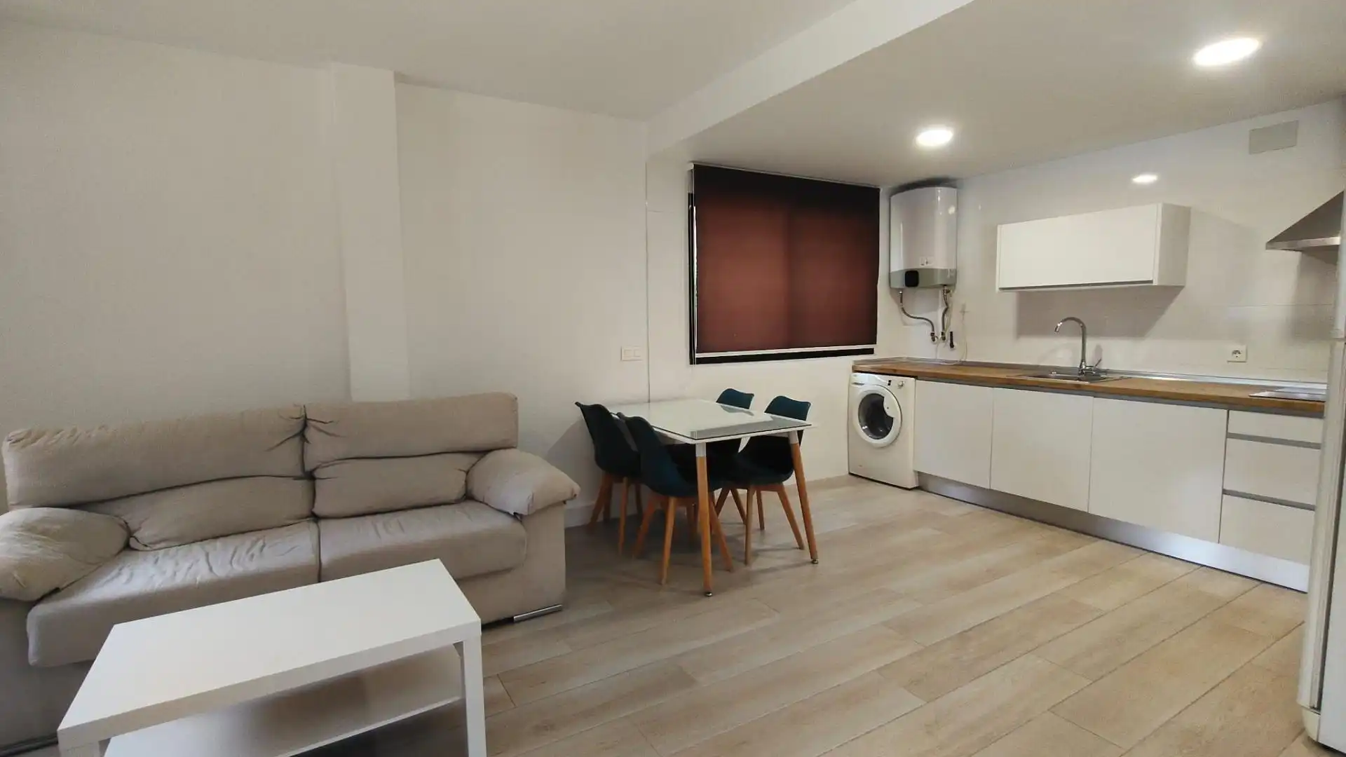 Living room of Flat for rent in Plasencia  with Heating, Terrace and Furnished
