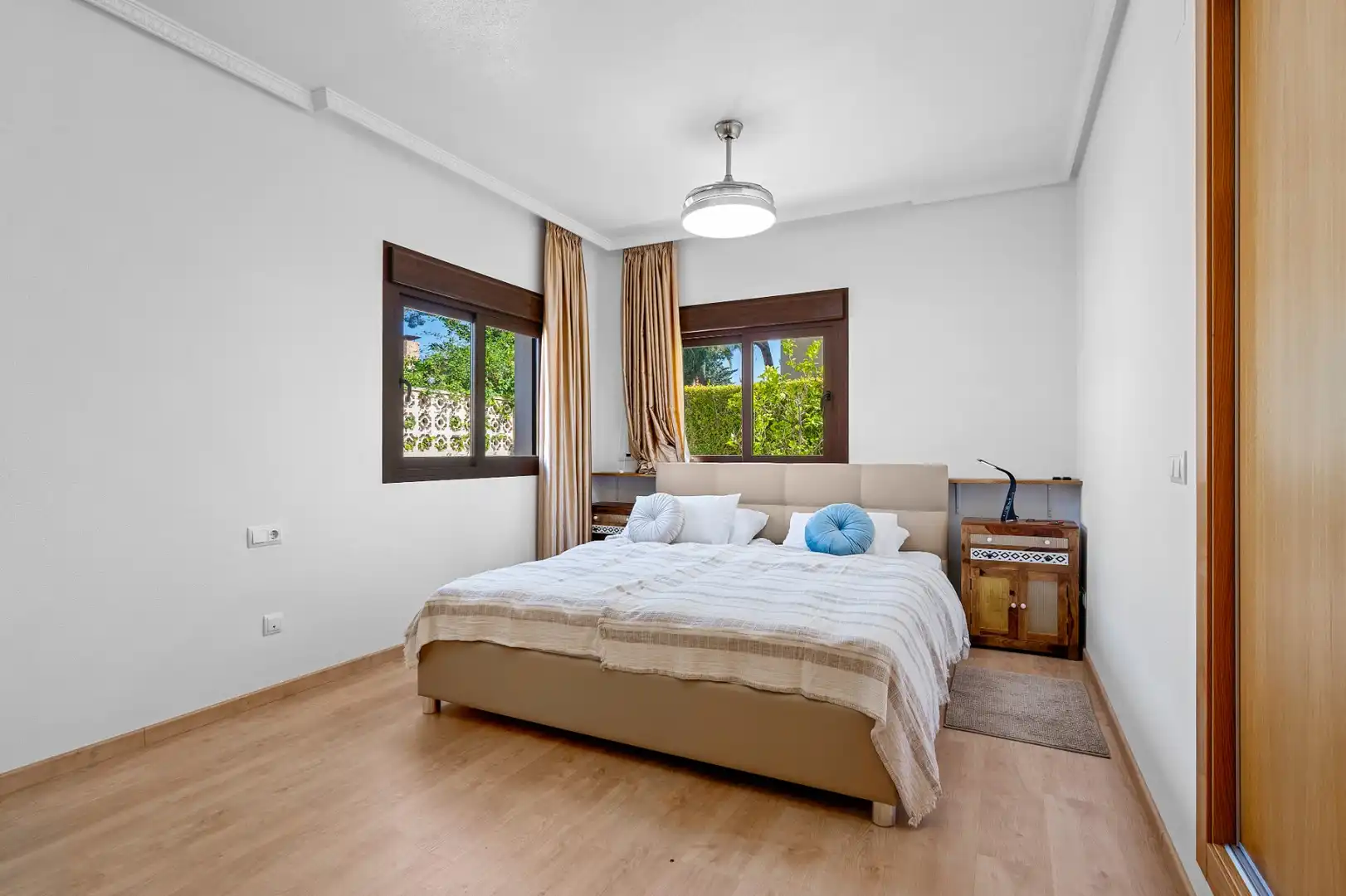 Dormitori de Finca rústica en venda en Orihuela amb Aire condicionat, Jardí privat i Terrassa