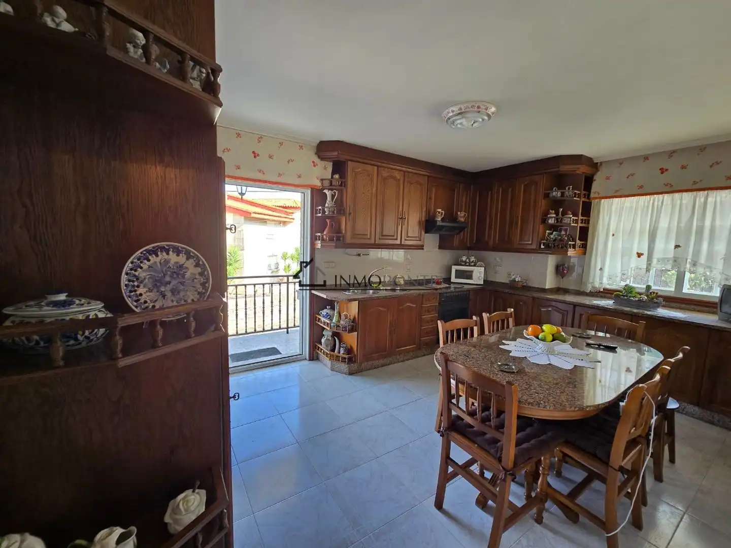 Cuina de Casa o xalet en venda en Pontevedra Capital  amb Calefacció, Jardí privat i Terrassa